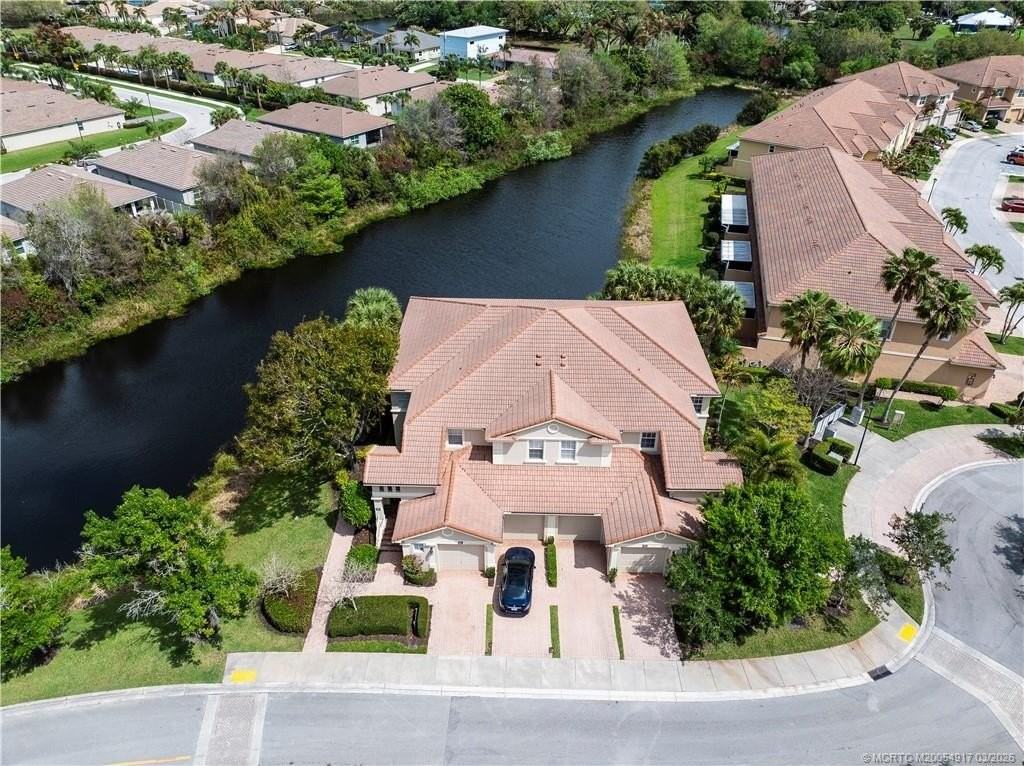 691 Sw Glen Crest Way - Photo 2 of 47