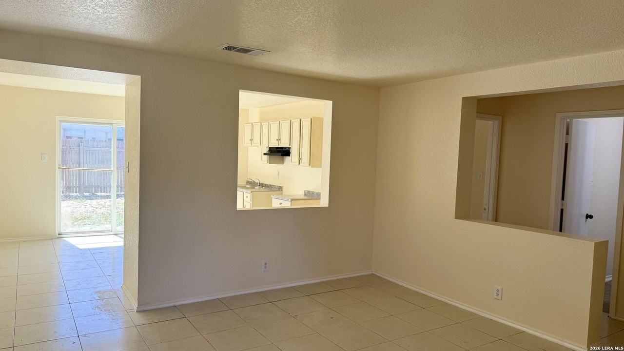 10026 Sungate Park - Photo 4 of 24