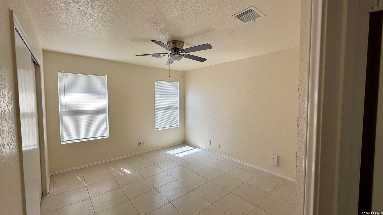 10026 Sungate Park - Photo 5 of 24