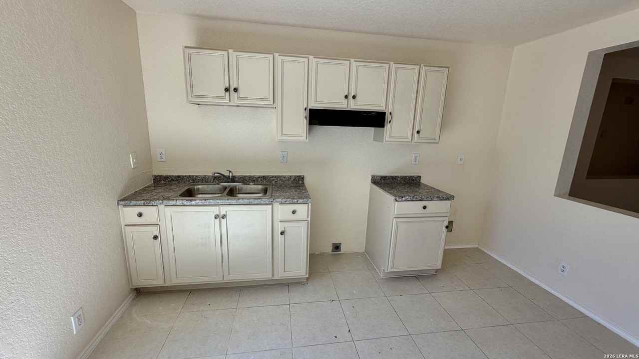 10026 Sungate Park - Photo 7 of 24