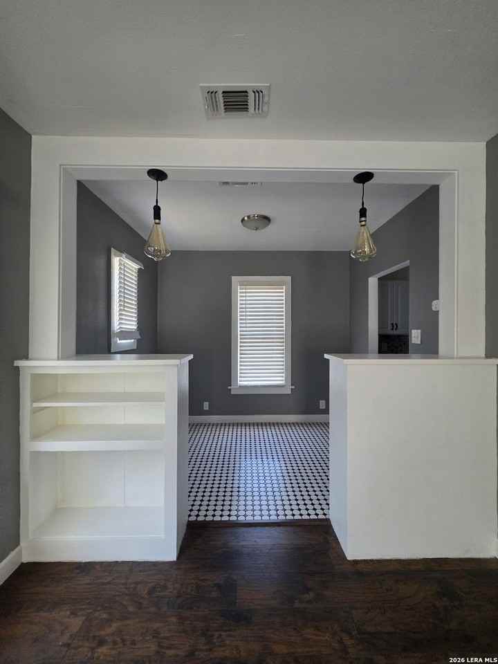 930 E Grayson St Apt 1 - Photo 3 of 18