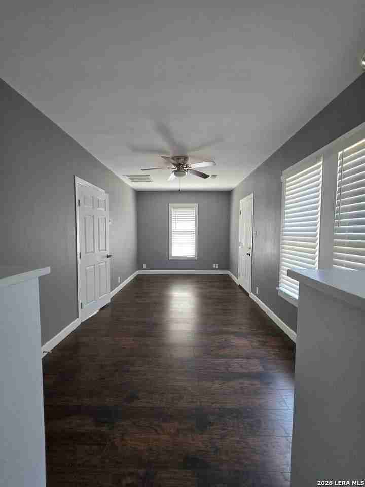 930 E Grayson St Apt 1 - Photo 6 of 18