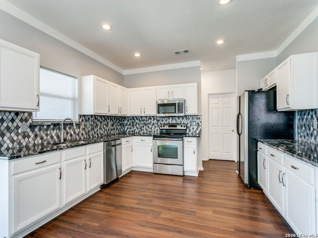 9042 Foxgrove Way - Photo 7 of 15