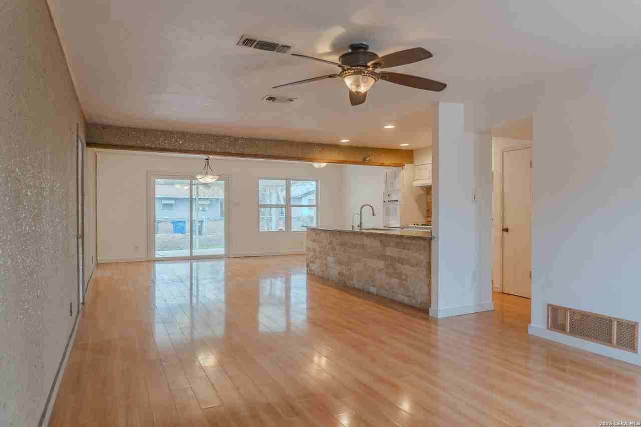 5103 Guinevere Dr - Photo 5 of 35