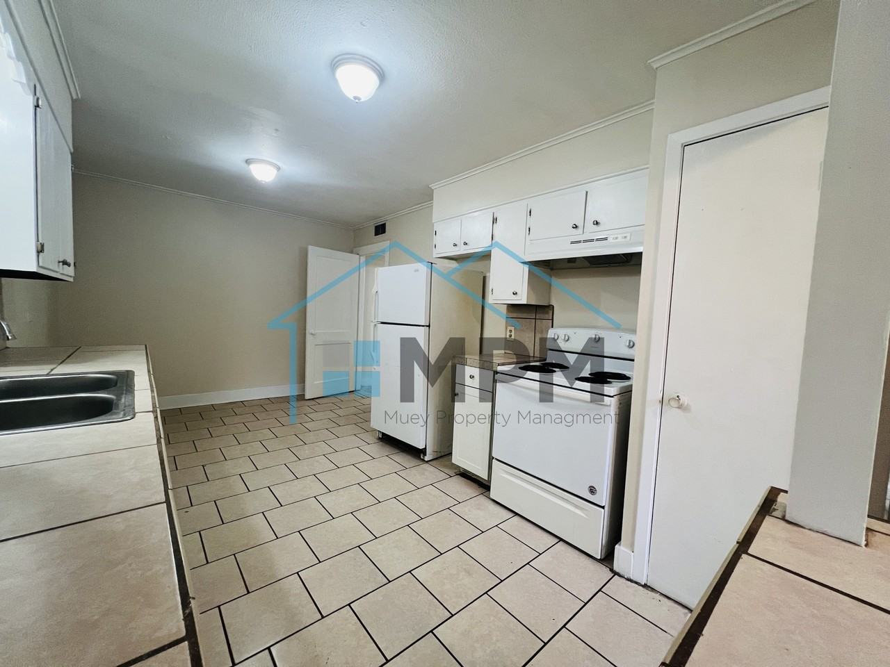 202 Glenmar Ave #A - Photo 3 of 9