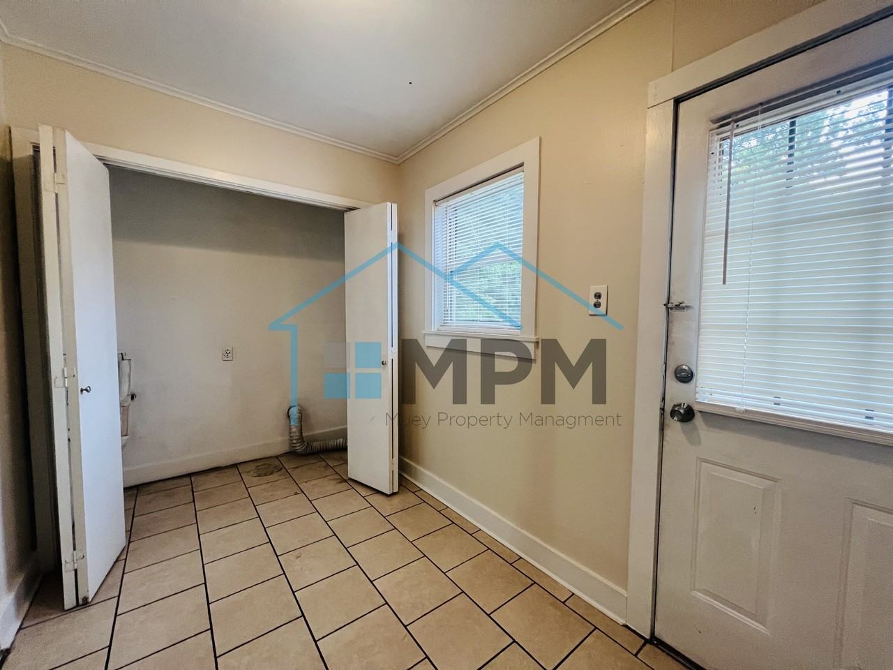 202 Glenmar Ave #A - Photo 4 of 9