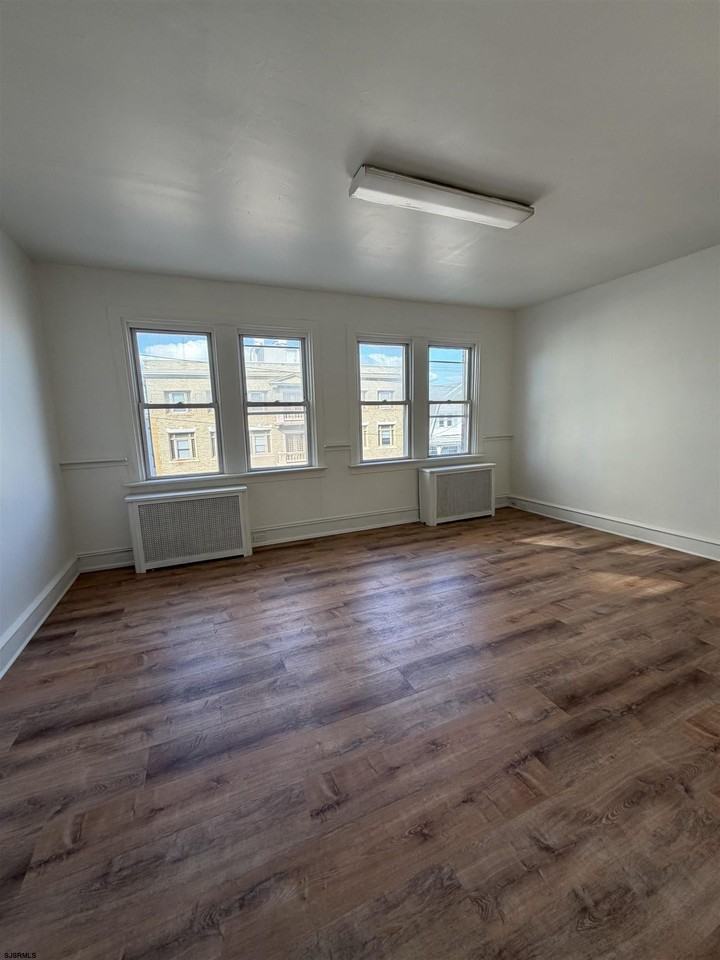 3812 Ventnor Ave - Photo 3 of 14