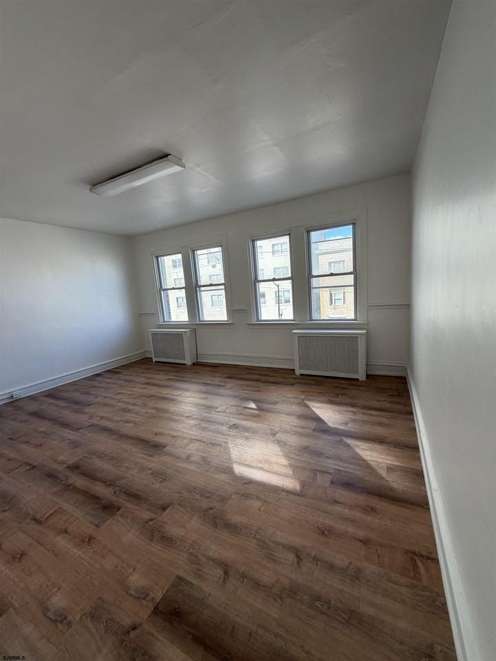 3812 Ventnor Ave - Photo 4 of 14