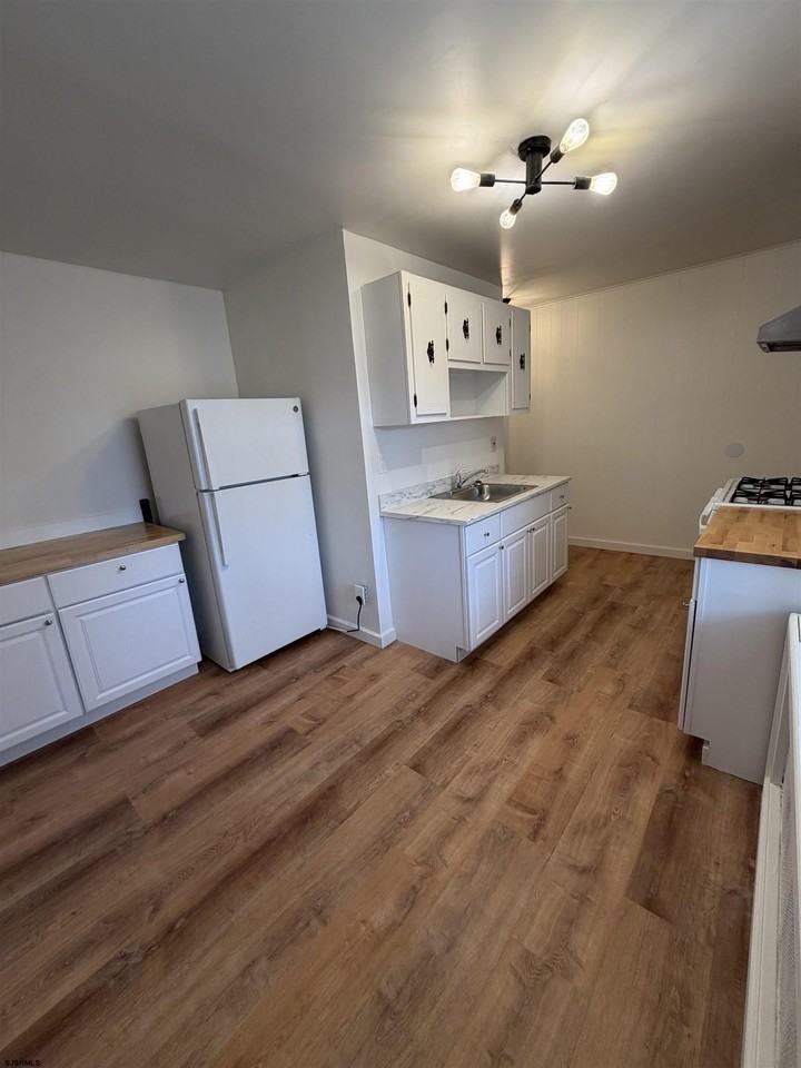 3812 Ventnor Ave - Photo 5 of 14