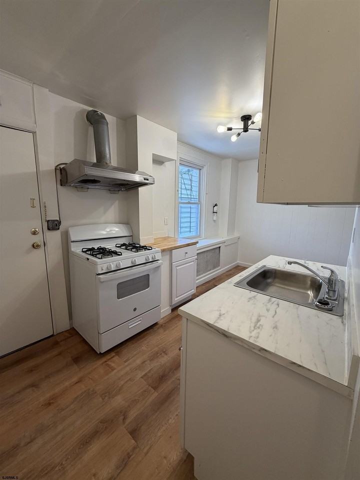3812 Ventnor Ave - Photo 6 of 14