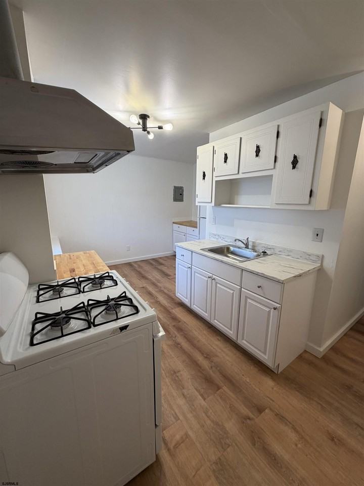 3812 Ventnor Ave - Photo 7 of 14