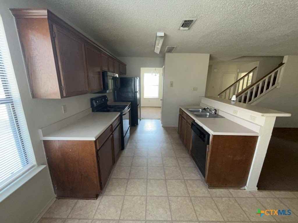 2607 Schulze Dr - Photo 4 of 23