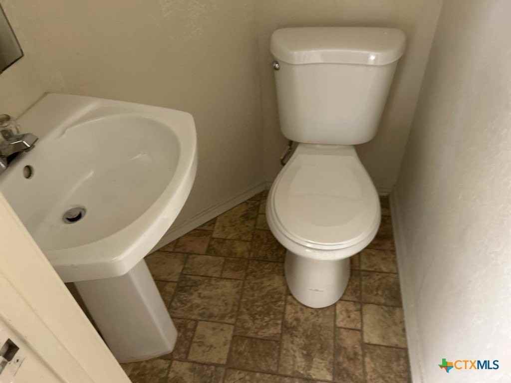 2607 Schulze Dr - Photo 7 of 23