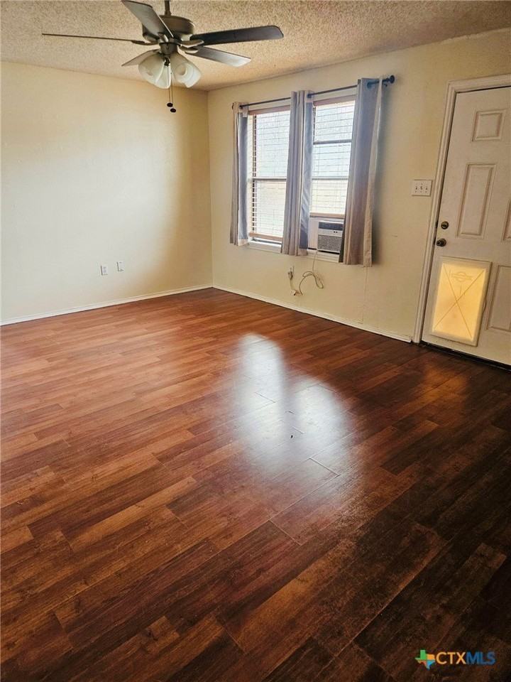 104 Plains Dr - Photo 5 of 9