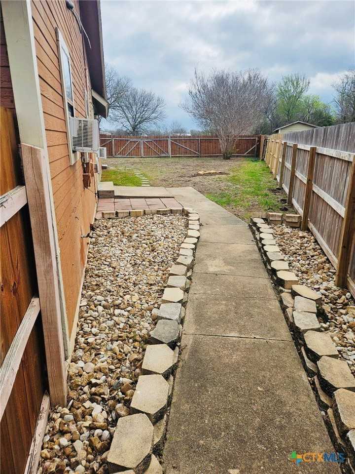 104 Plains Dr - Photo 7 of 9