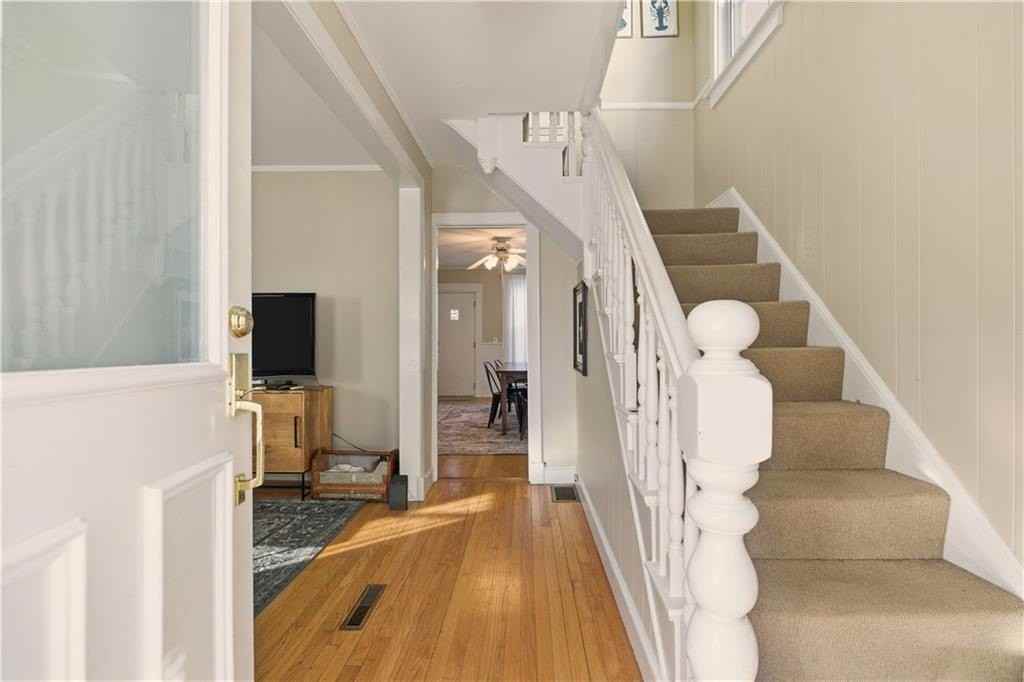 8 Carey St - Photo 3 of 22