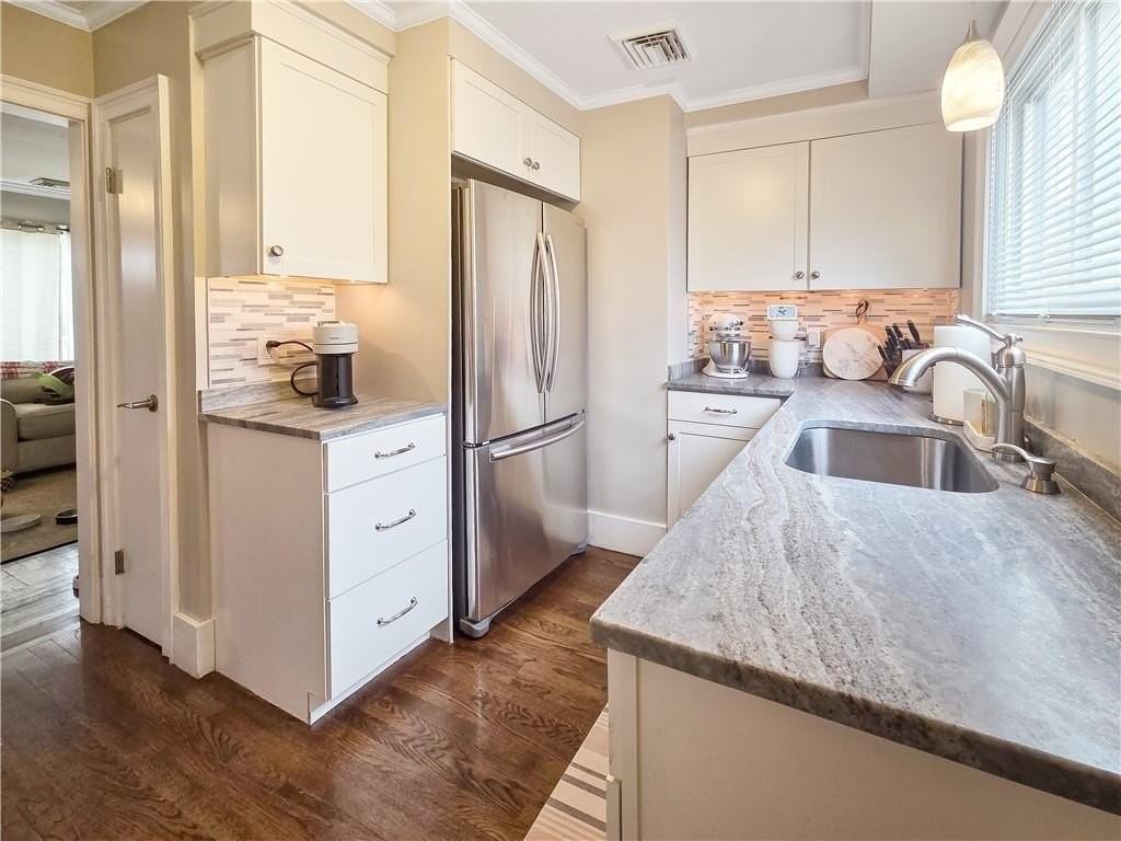 10 Brayton Ave - Photo 6 of 18