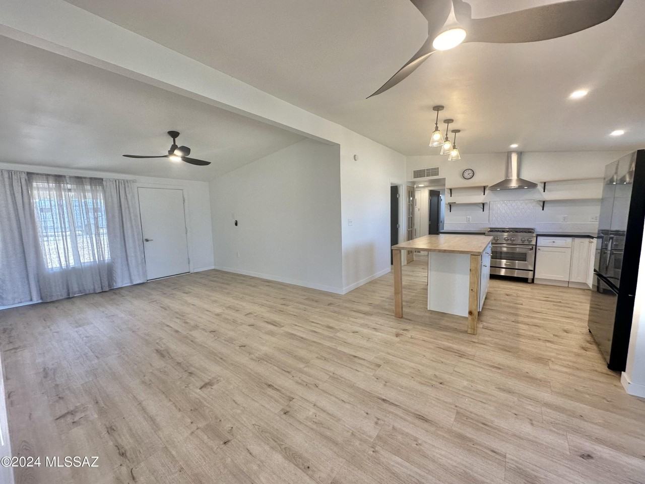 227 S Avenue B - Photo 2 of 26