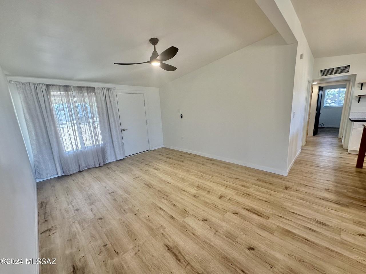 227 S Avenue B - Photo 3 of 26