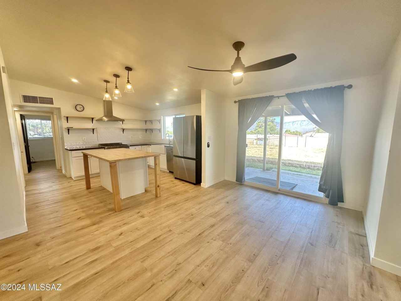 227 S Avenue B - Photo 4 of 26