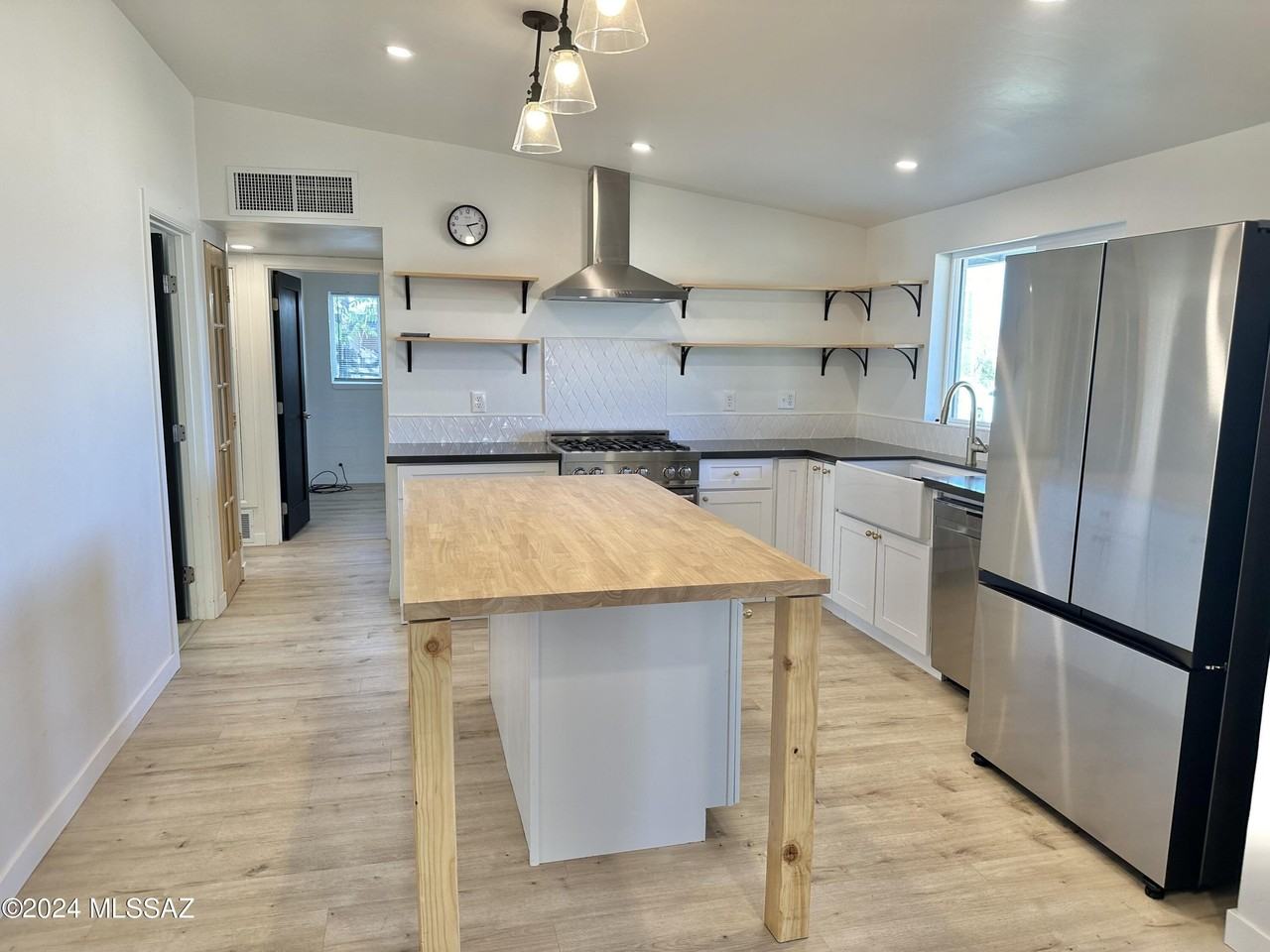 227 S Avenue B - Photo 5 of 26