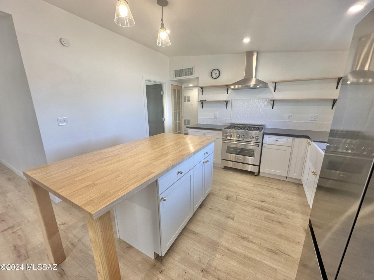 227 S Avenue B - Photo 6 of 26