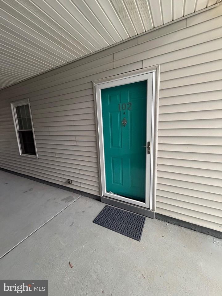 102 Stone Hurst Ct - Photo 2 of 47