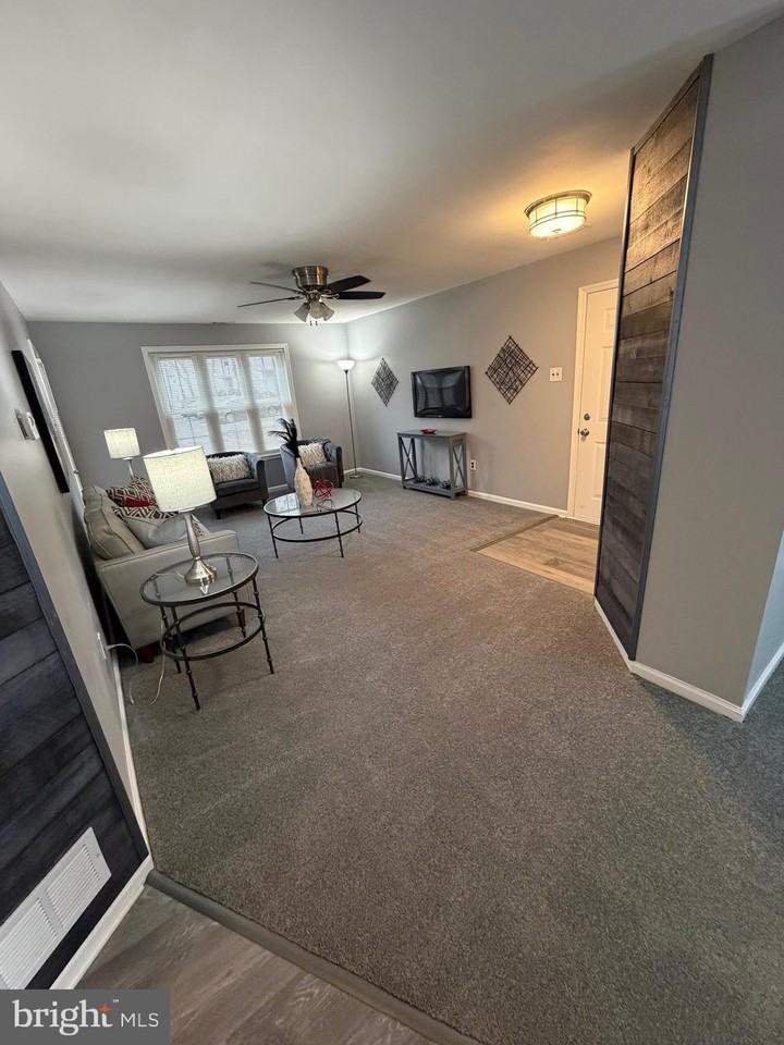 102 Stone Hurst Ct - Photo 4 of 47