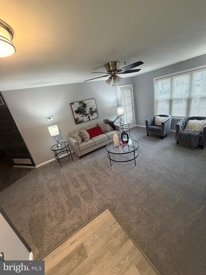 102 Stone Hurst Ct - Photo 5 of 47