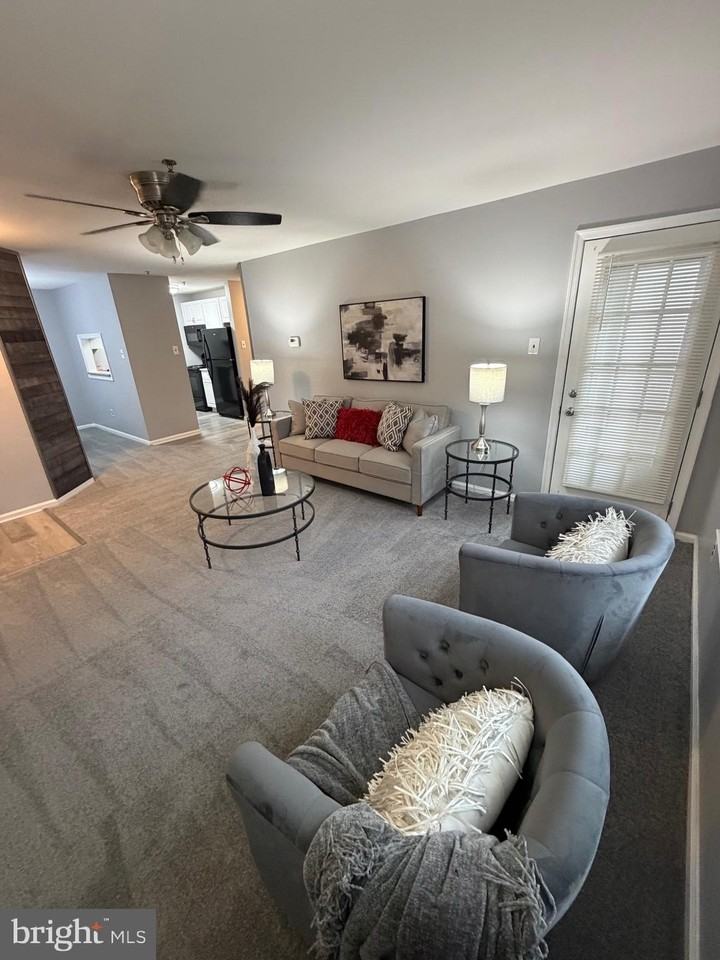 102 Stone Hurst Ct - Photo 7 of 47