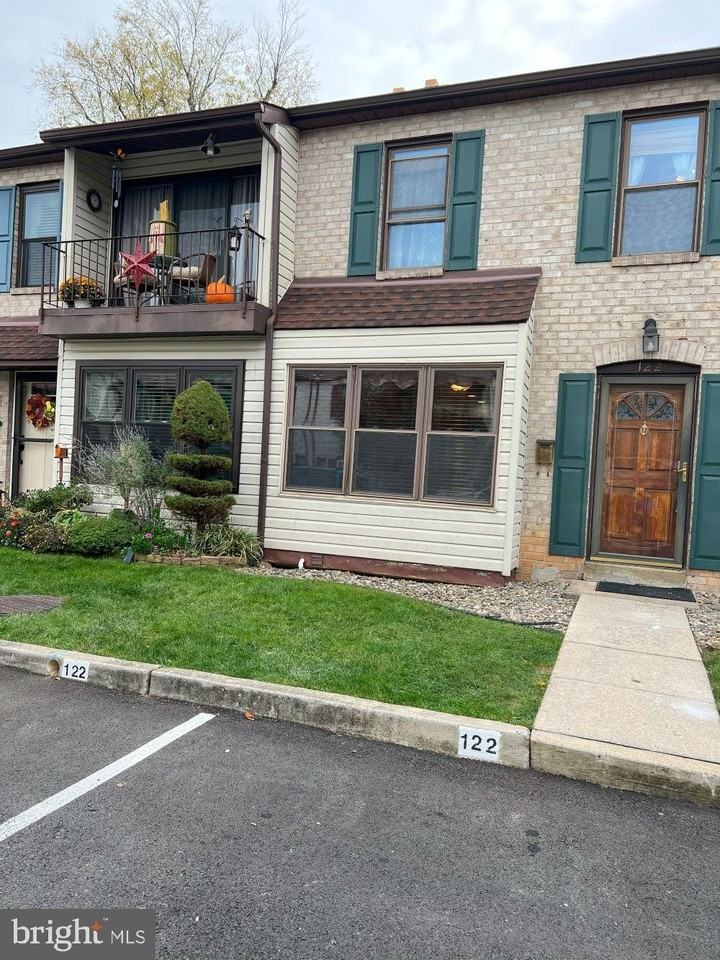 122 Center Ct - Photo 3 of 46