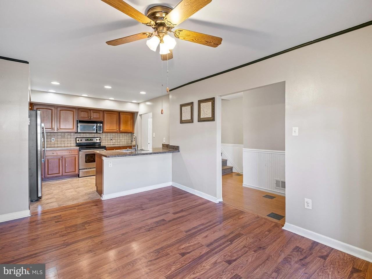 122 Center Ct - Photo 4 of 46