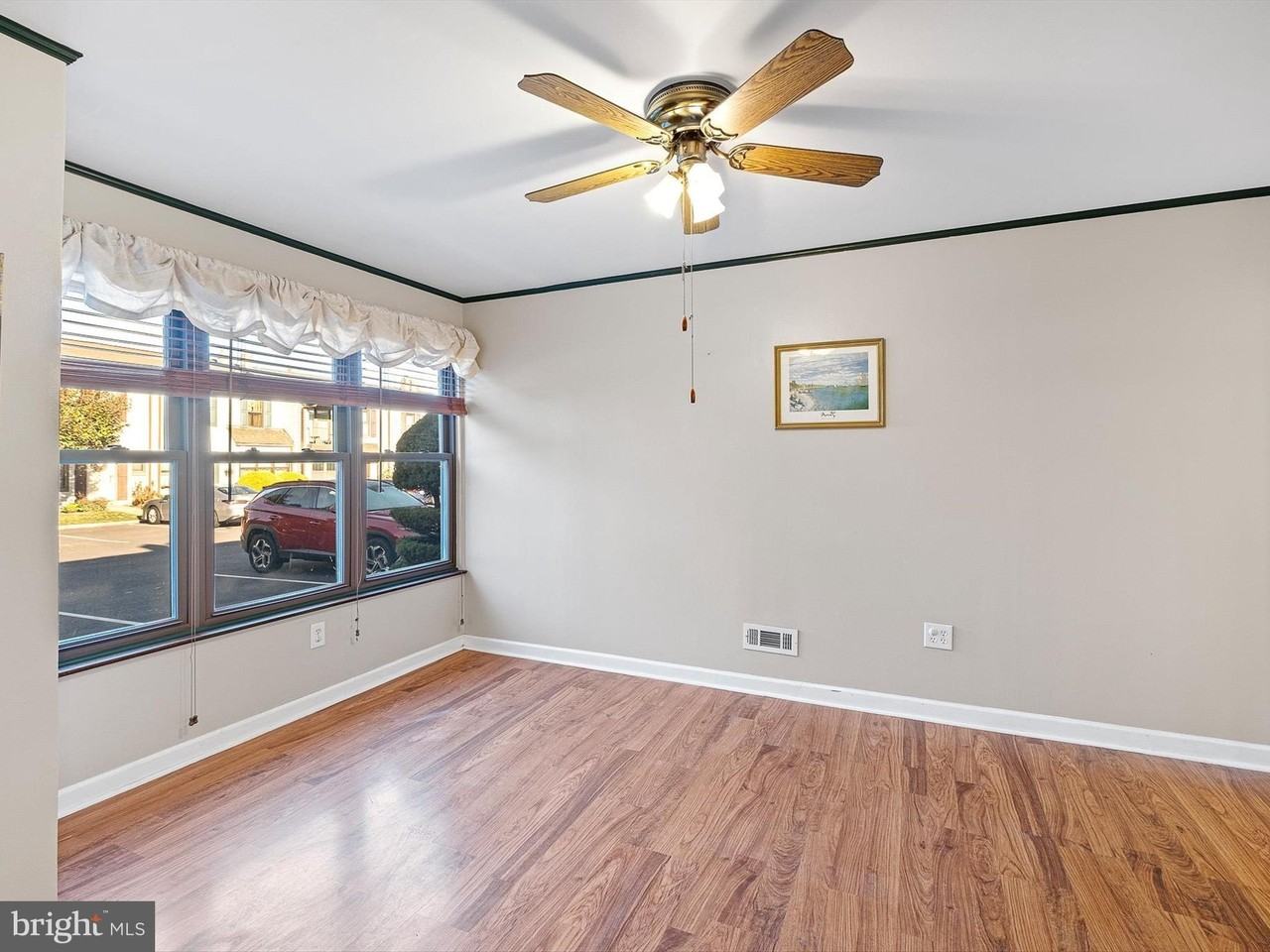 122 Center Ct - Photo 5 of 46