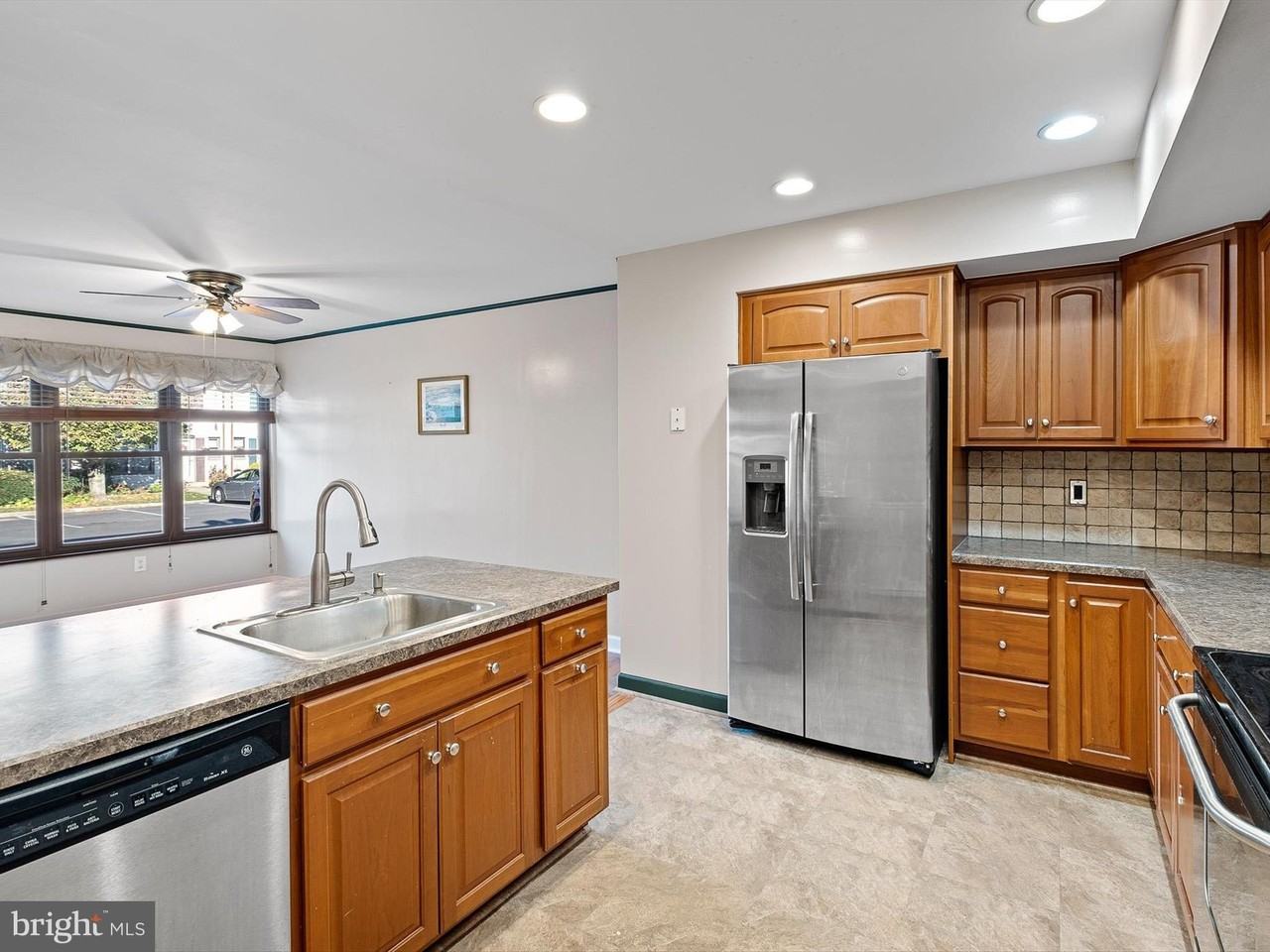 122 Center Ct - Photo 6 of 46