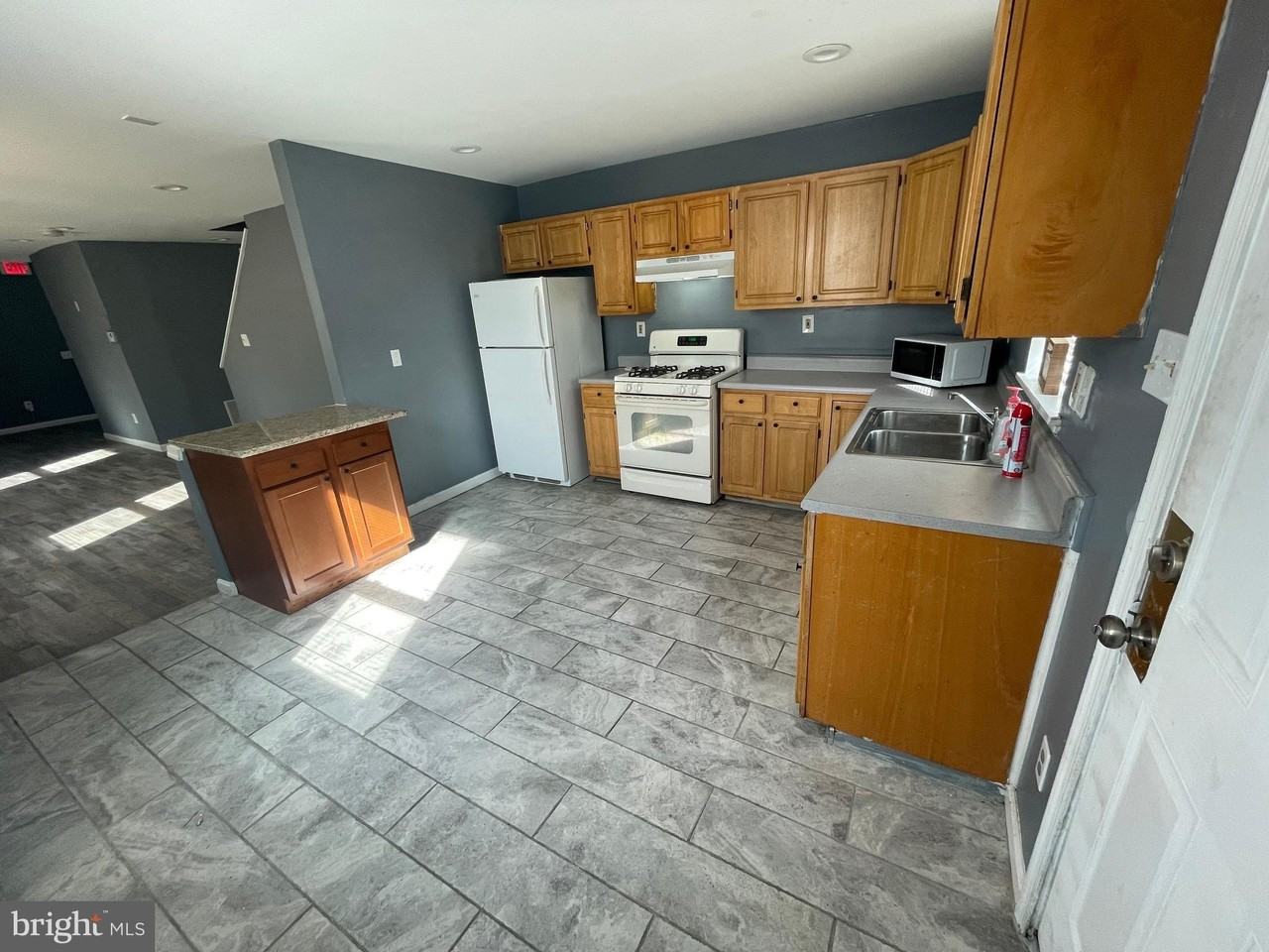 2133 W Mulberry St - Photo 4 of 18