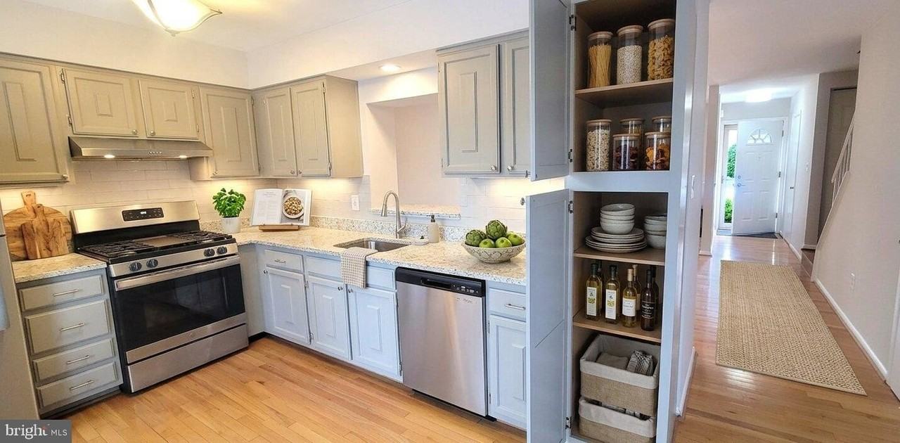 12 Sebastiani Blvd - Photo 5 of 21