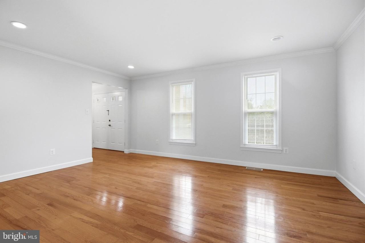 14301 Perrywood Dr - Photo 4 of 32