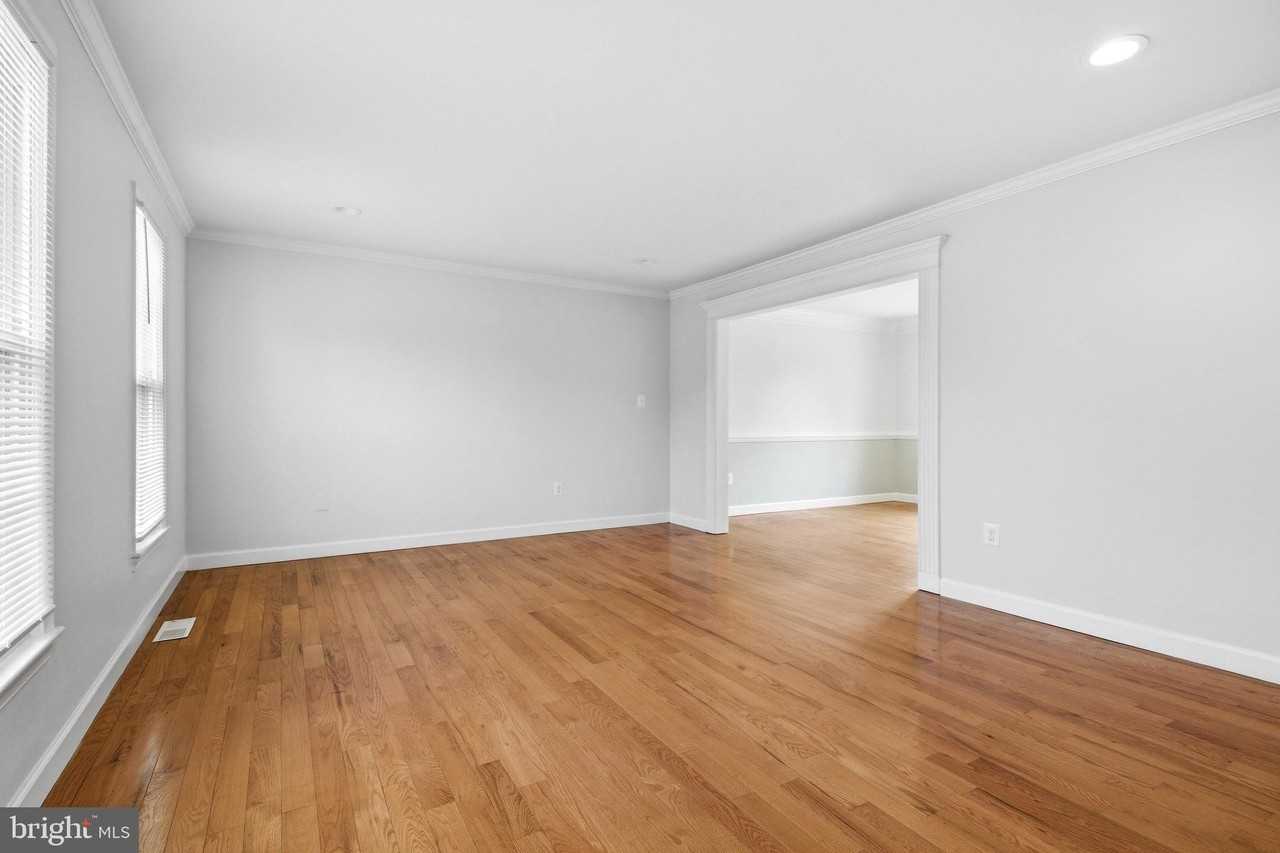 14301 Perrywood Dr - Photo 5 of 32