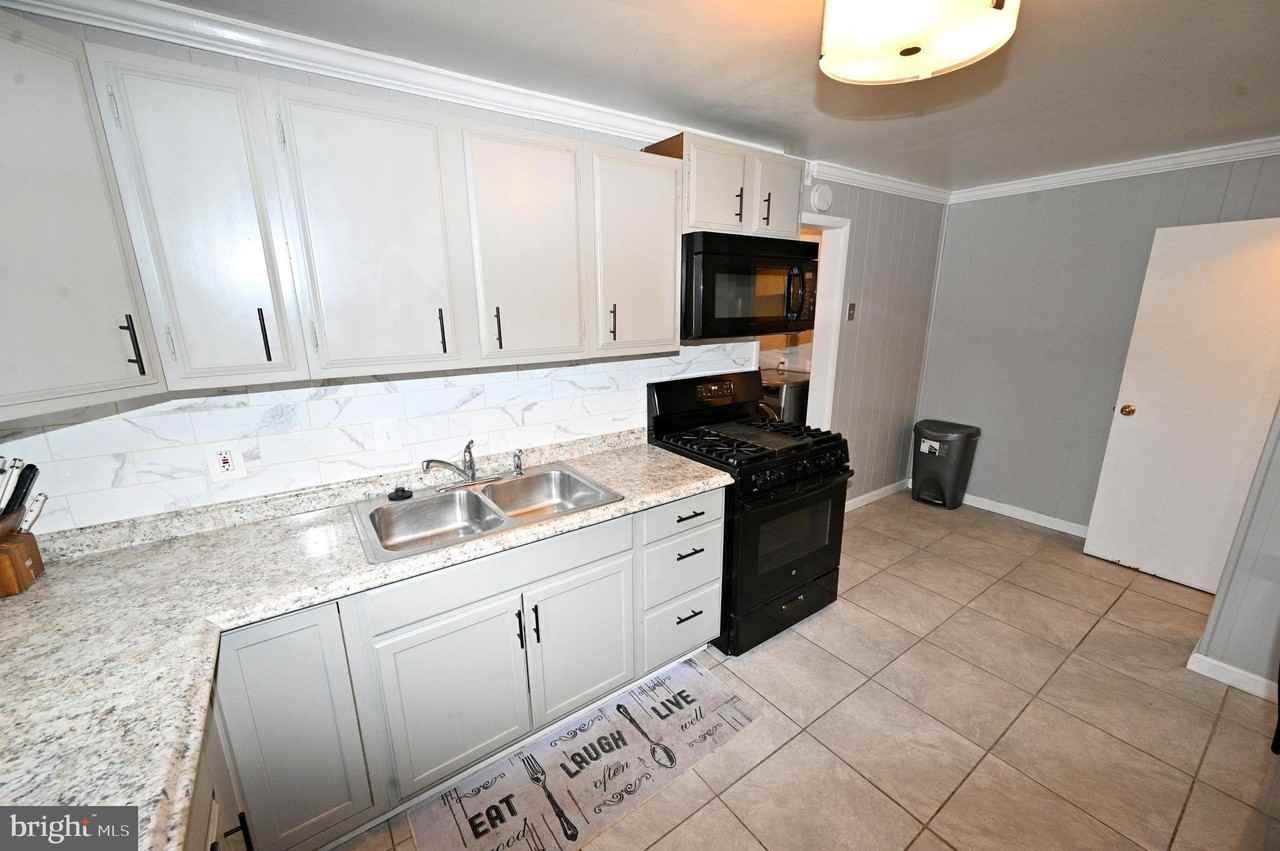 2610 Lakehurst Ave - Photo 7 of 35