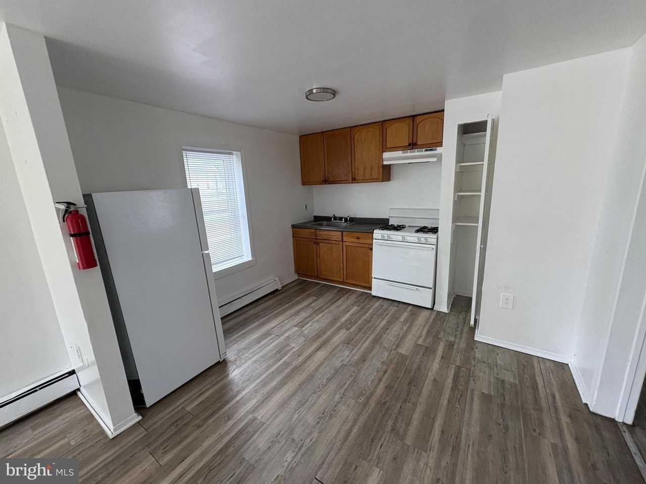 120 E Main St Unit B - Photo 2 of 14