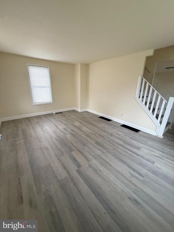 15 Williams St - Photo 5 of 12