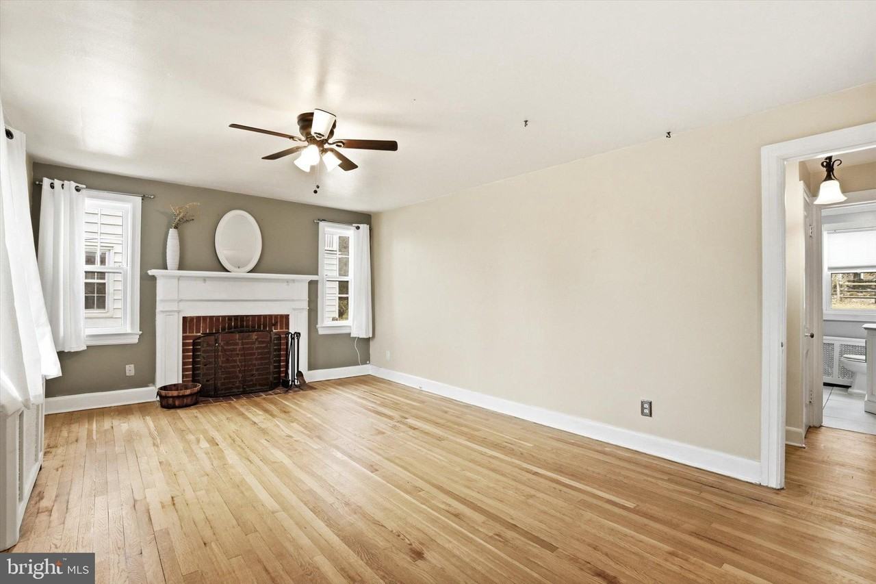 30 Upper Ferry Rd - Photo 2 of 30