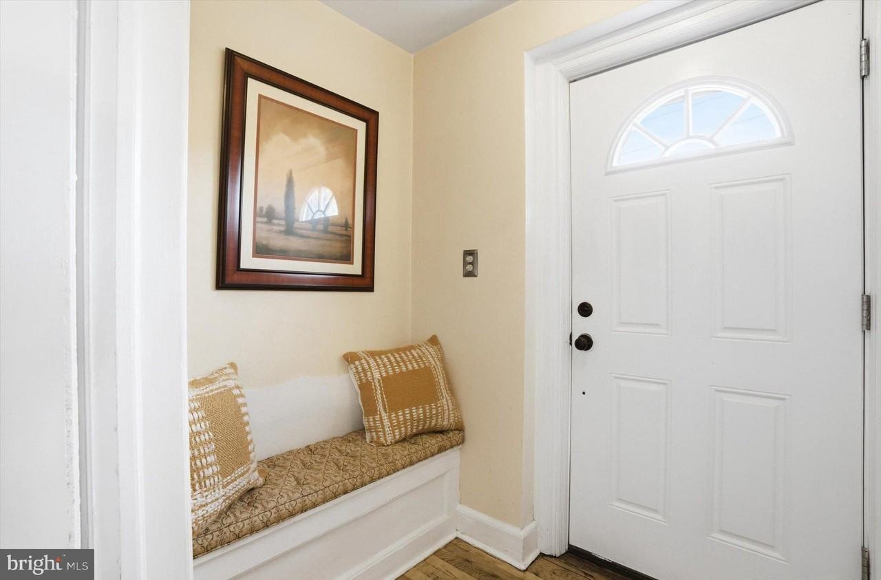 30 Upper Ferry Rd - Photo 4 of 30