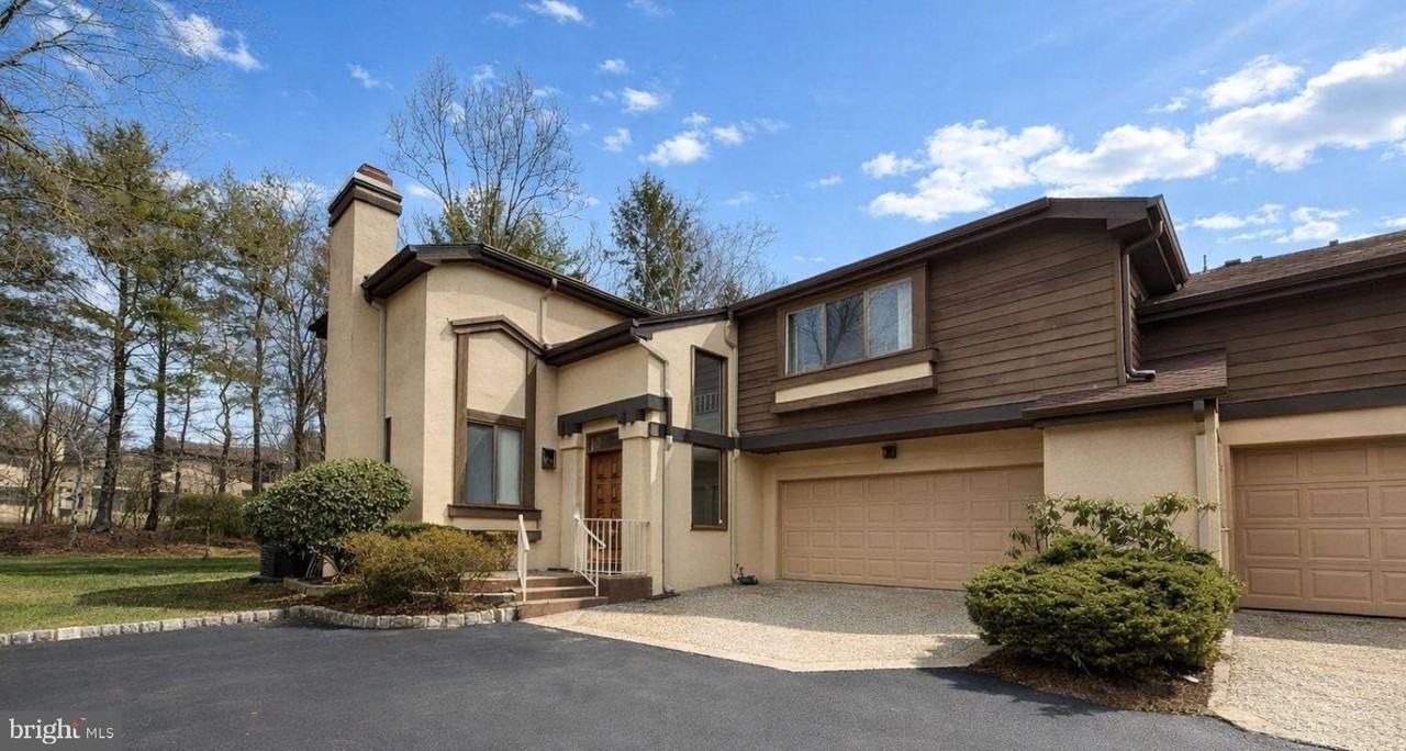 470 Sayre Dr - Photo 2 of 31