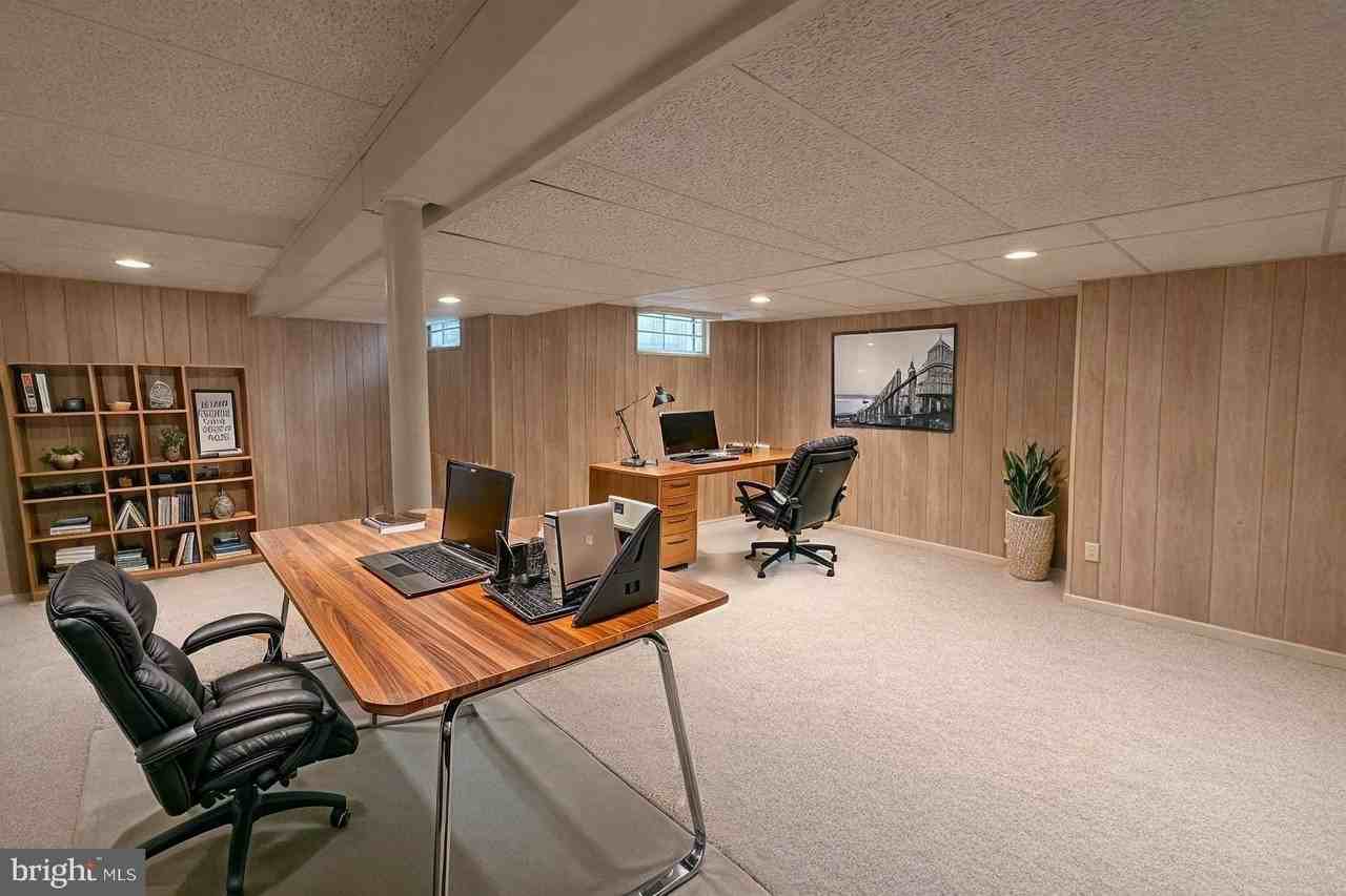 470 Sayre Dr - Photo 6 of 31