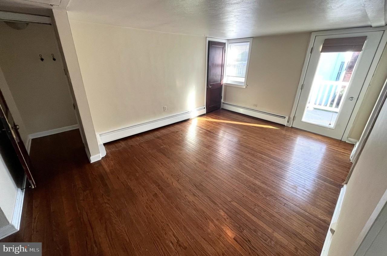 18 MERCER Avenue unit: Garage Apartment - Photo 2 of 6