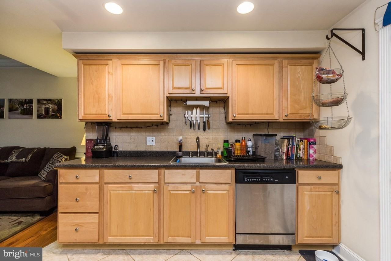 916 S 25th St - Photo 7 of 25