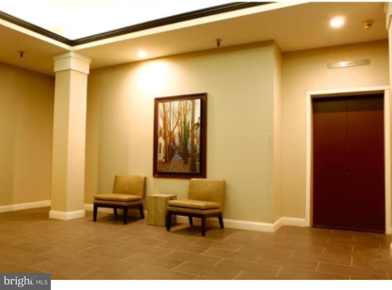 1301 Arch St #305 - Photo 4 of 21