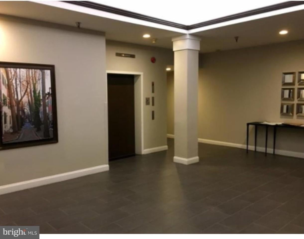 1301 Arch St #305 - Photo 5 of 21