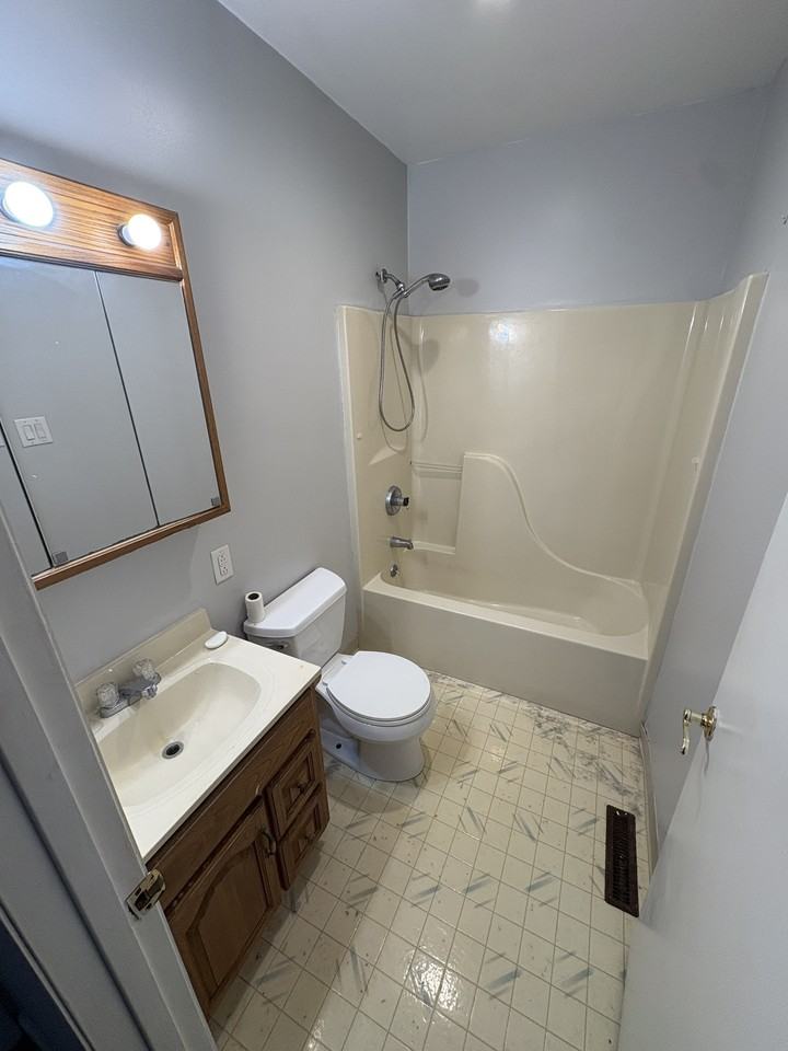 144 - 150 River Ave - 146 #146 - Photo 7 of 16